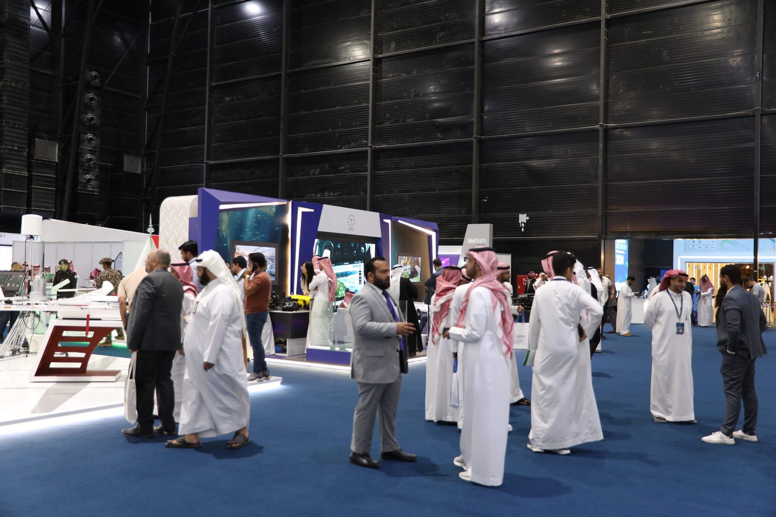 عرض طائرات بدون طيار في المعرض السعودي للدرون سادكس 2025